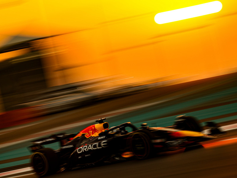 Max Verstappen en los Libres 2 de Abu Dabi