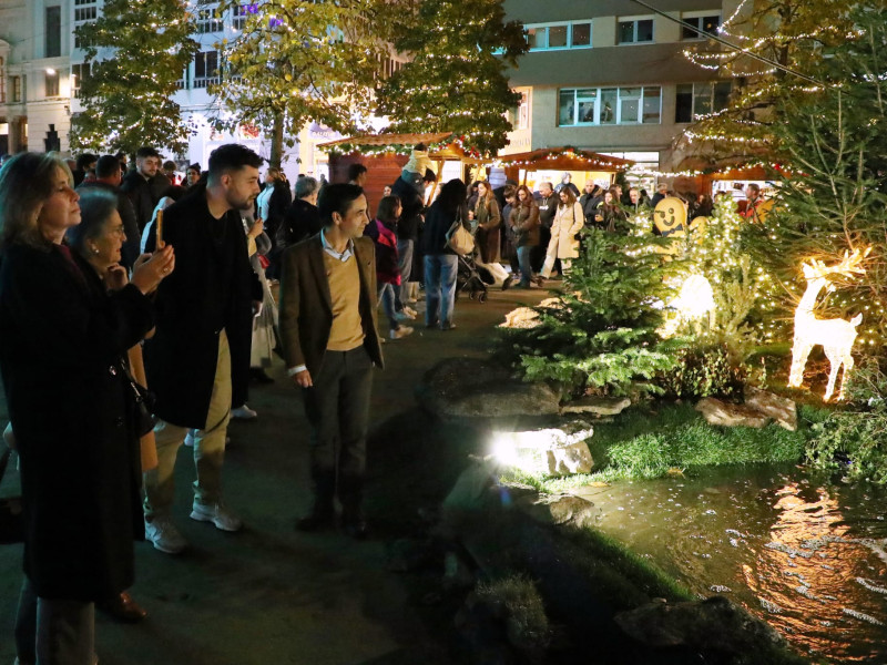 El alcalde de Ferrol visitó el mercado ubicado en la plaza de Armas