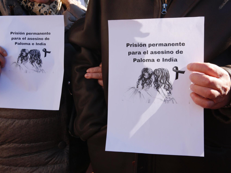 Un millar de personas recuerdan a Paloma e India en la Plaza Mayor de Valladolid