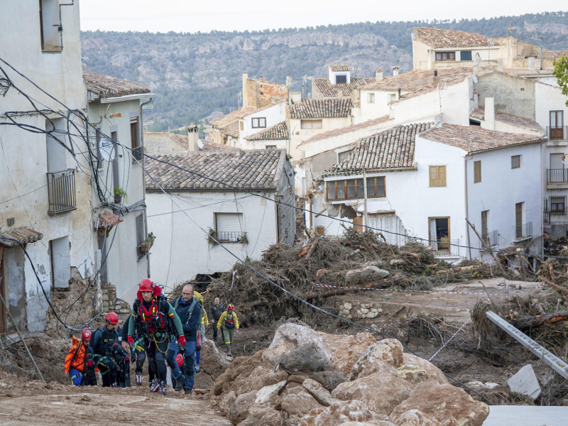 Efectivos de rescate operan en la zona afectada por la inundaciones