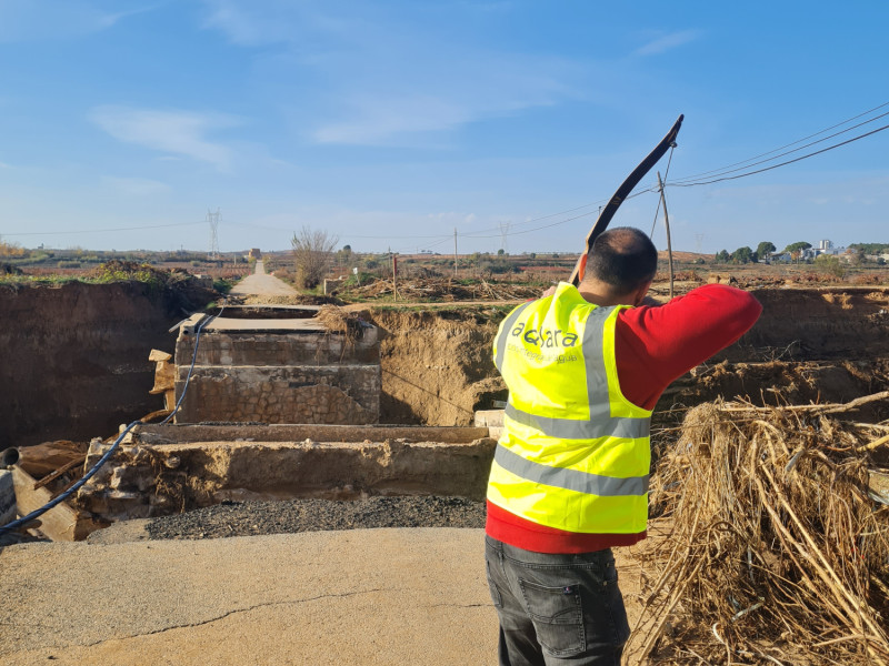 Luis Ignacio Soriano, el arquero de Requena, en el último tiro con su arco para devolver el agua a sus vecinos