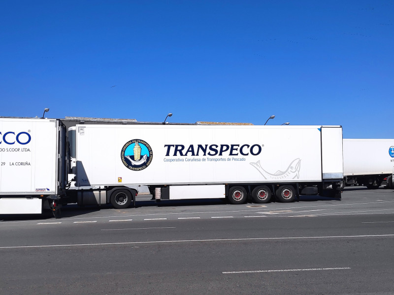 Camión de transporte en el puerto de A Coruña