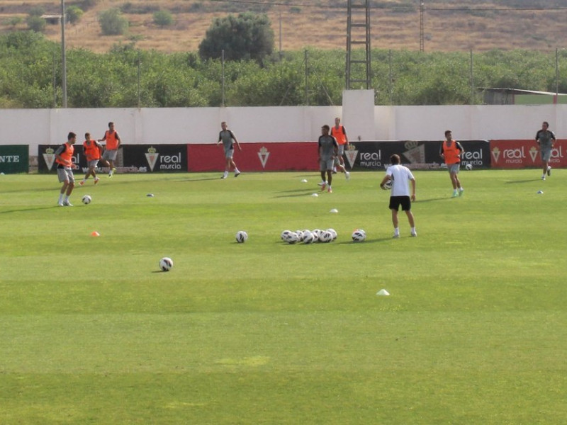 Sesión de entrenamiento del Real Murcia en Cobatillas