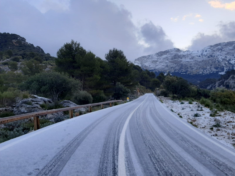 Acumulación de nieve en la carretera de la Serra de Tramuntana (Ma-10)