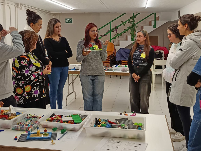 Usuarias de YMCA participando en actividades de la organización