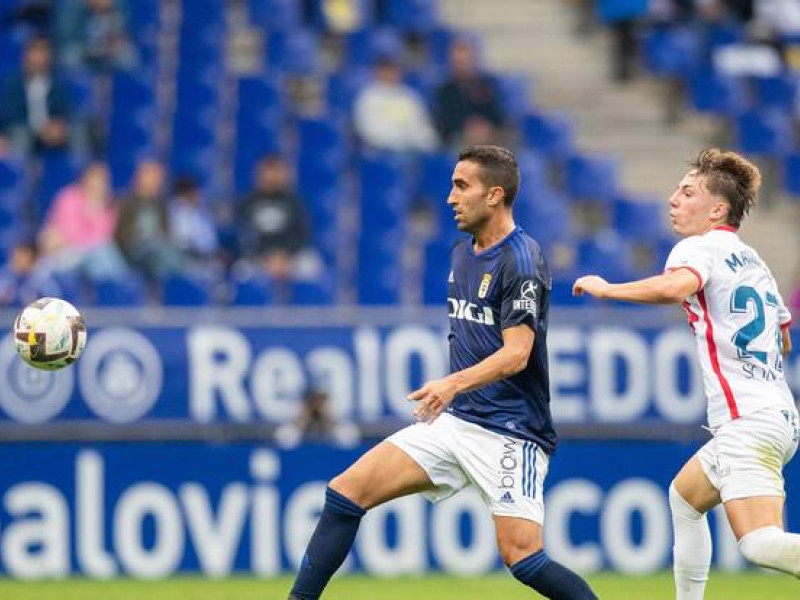 Ángel Montoro durante un partido con el Real Oviedo