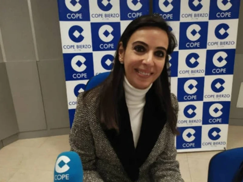 Silvia Rodríguez Álvarez, colaboradora de COPE Bierzo (chaqueta)