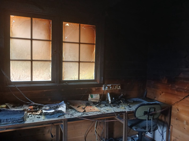 Estado de la escuela rural de Caneto tras el incendio del pasado viernes.