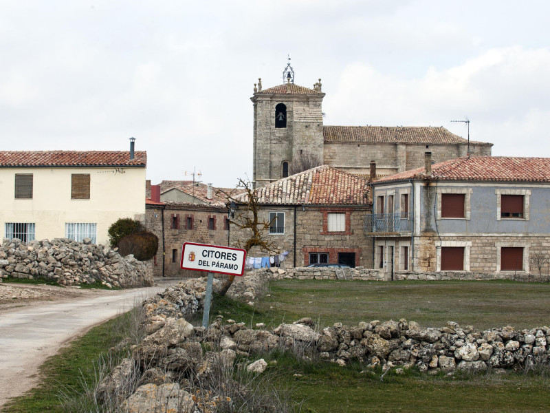 ¿Deberían cobrar los alcaldes de los pequeños pueblos de España? Burgos abre el violento debate que pondría fin a gobernar “por amor al arte”