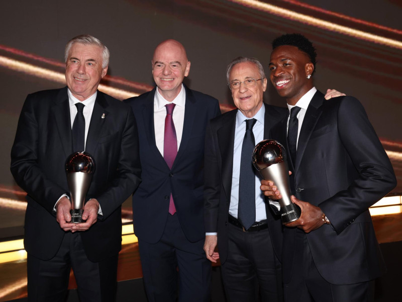 Carlo Ancelotti, Giani Infantino, Florentino Pérez y Vinicius Júnior