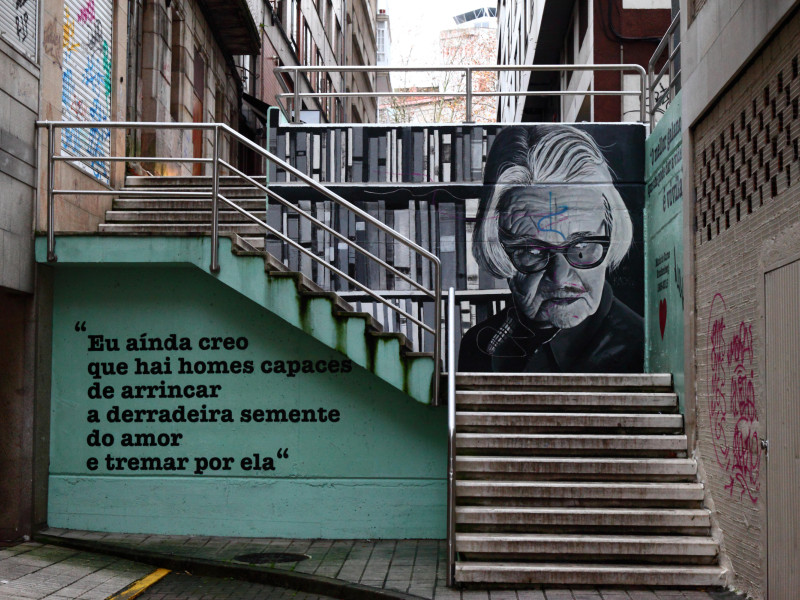 Mural en homenaje a la poeta y escritora gallega Maria do Carme Kruckenberg Sanjurjo