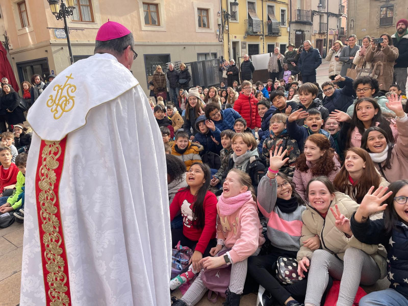 El Obispo de la Diócesis de Calahorra y La Calzada-Logroño ha saludado a los más pequeños