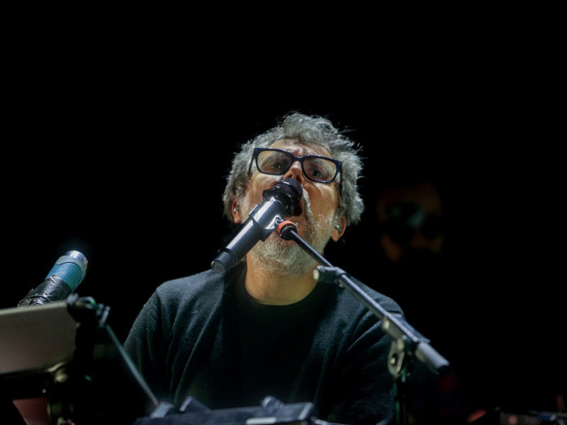 El cantante Iván Ferreiro durante una actuación en el WiZink Center, a 13 de enero de 2024, en Madrid