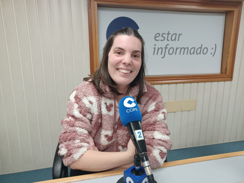 Sandra Martínez en los estudios de COPE  Ferrol