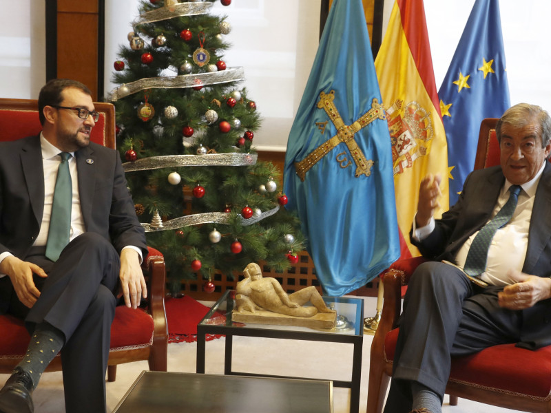 Adrián Barbón ha asegurado que los cuadros de los distintos presidentes suponen una "mirada obligatoria" y una forma de "recordar el tiempo"