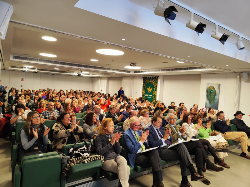 Salón de actos jurado y público