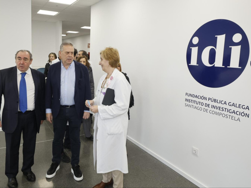 Gómez Caamaño visitó las nuevas instalaciones acompañado por Ramón Ares