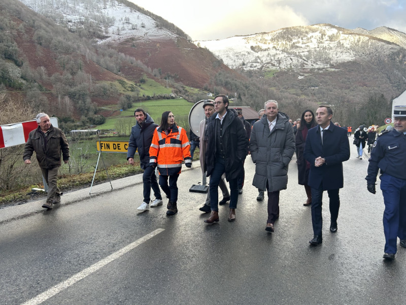 Autoridades visitan la zona cero