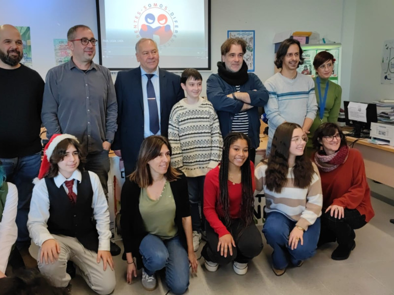 La comunidad educativa del IES de Milladoiro presentó el Gran Festival da Luz