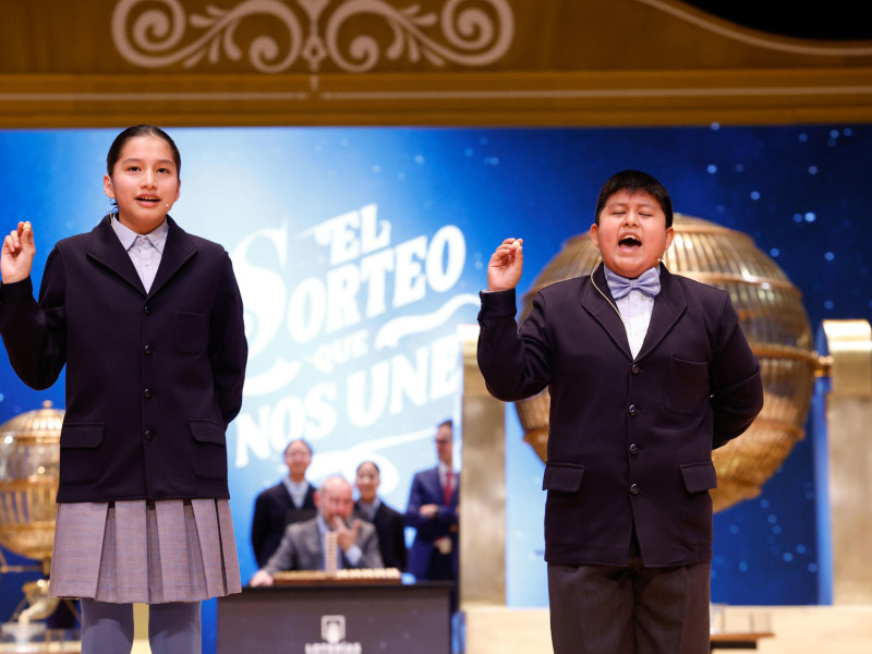 72480: El Gordo de la Lotería de Navidad 2024, cantado por los niños de San Ildefonso de Madrid Piero Rai Chávez y Alisce Ríos