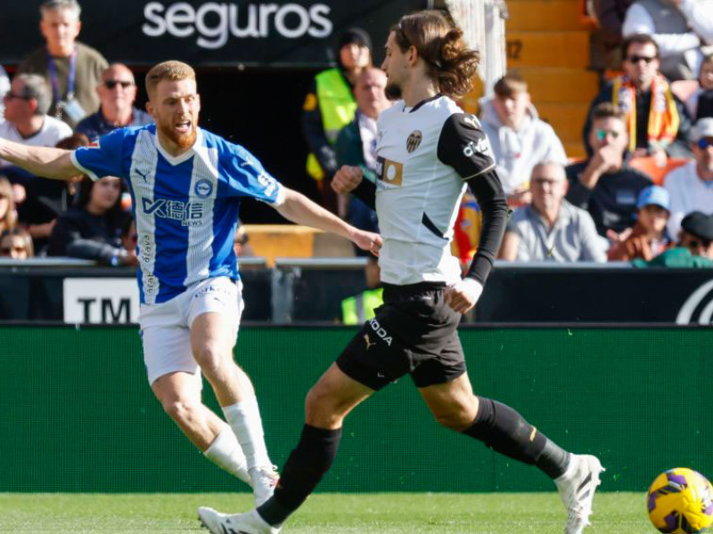 Carlos Vicente pudo haber jugado en el Valencia, pero acabó en el Alavés.