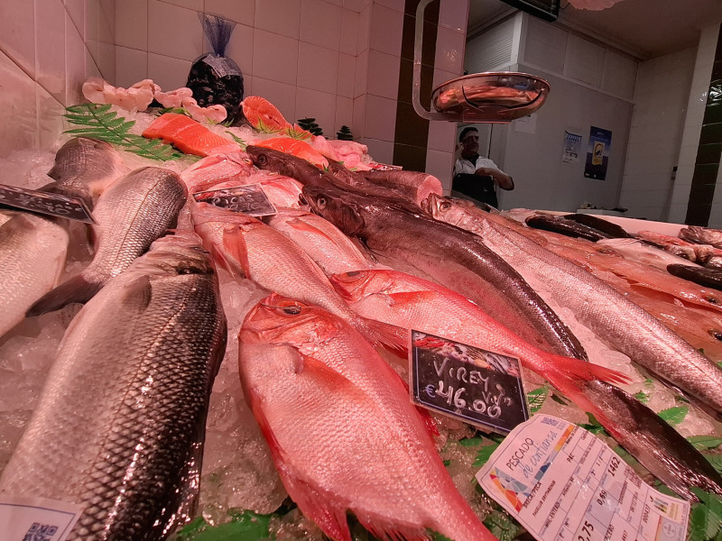 Mostrador de la Pescadería Sporting, en Gijón