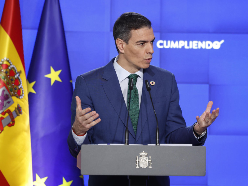 El presidente del Gobierno, Pedro Sánchez, ofrece una rueda de prensa tras reunión del último Consejo Ministros del año en el palacio de la Moncloa en Madrid este lunes.