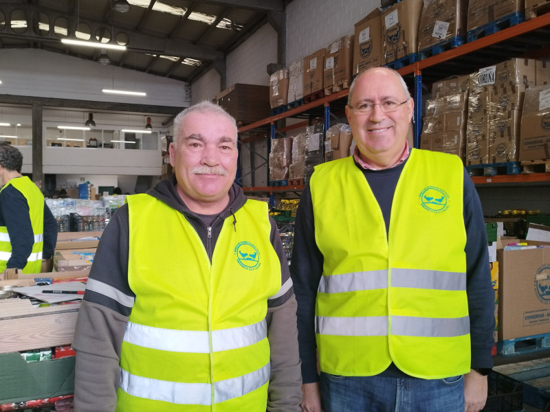 José Antonio y Rogelio, voluntarios del Banco de Alimentos Rías Altas