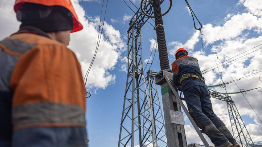 Rusia ataca centrales eléctricas para dejar sin luz a la población ucraniana