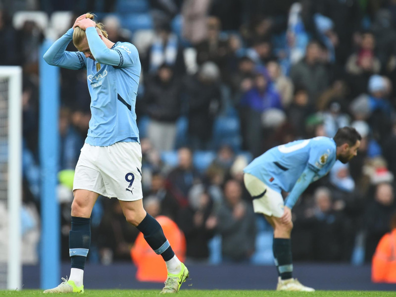 Erling Haaland y Bernardo Silva se lamentan tras el nuevo tropiezo del Manchester City.