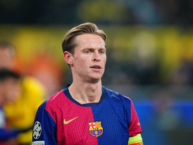 Frenkie de Jong durante un partido del Barcelona en Champions.