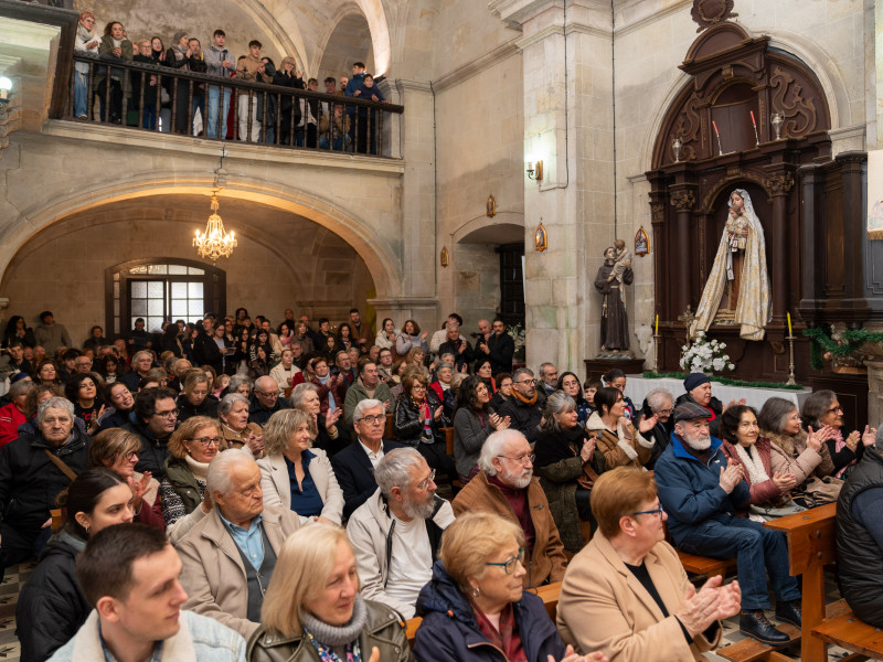 La iglesia se quedó pequeña para este concierto