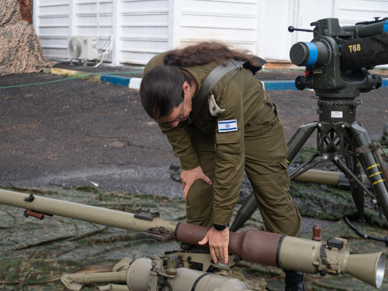 El Ejército israelí muestra parte del armamento incautado durante sus operaciones militares en el sur de Líbano,