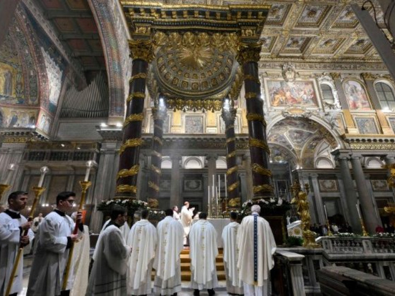 Santa misa en la Basílica Papal de Santa María la Mayor tras la apertura de la Puerta Santa