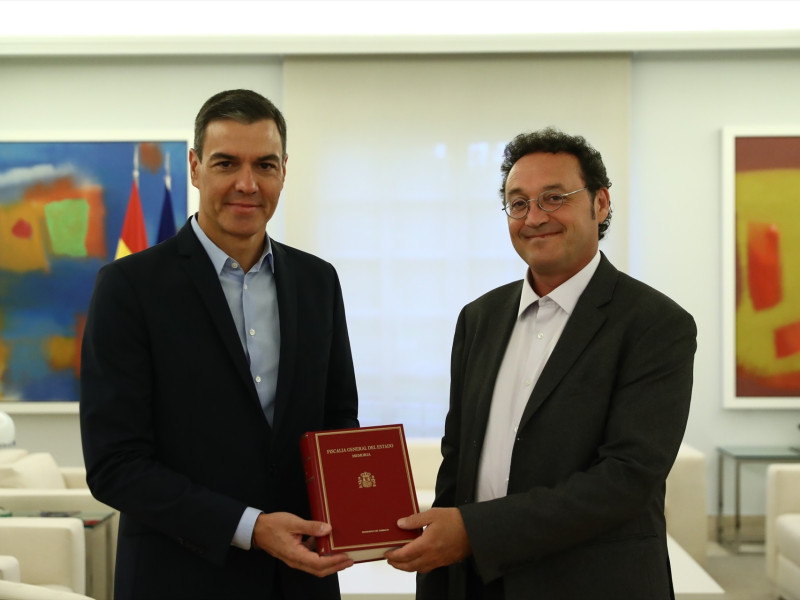 Pedro Sánchez junto a