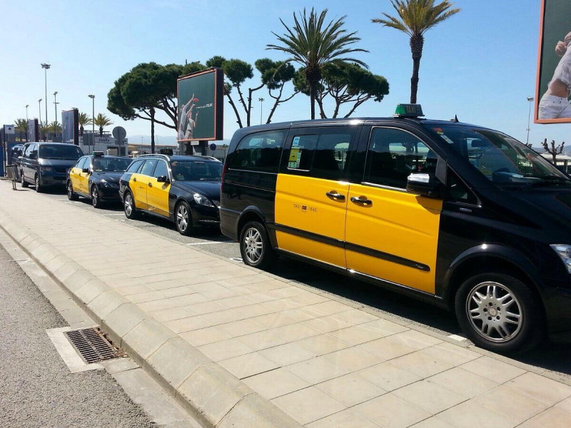 Los taxis protestarán por los elevados precios de los seguros