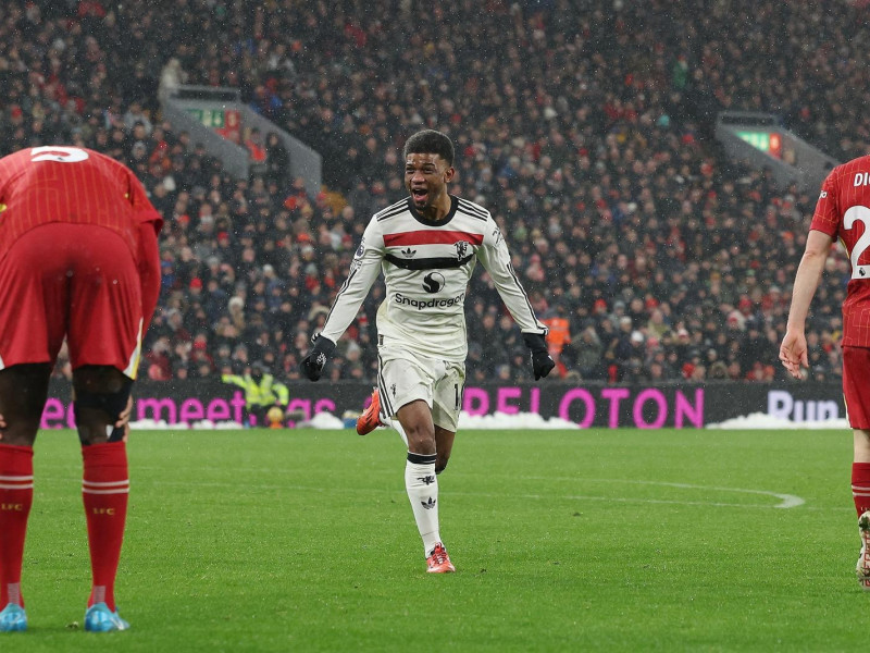 Diallo celebra el gol del Manchester United al Liverpool