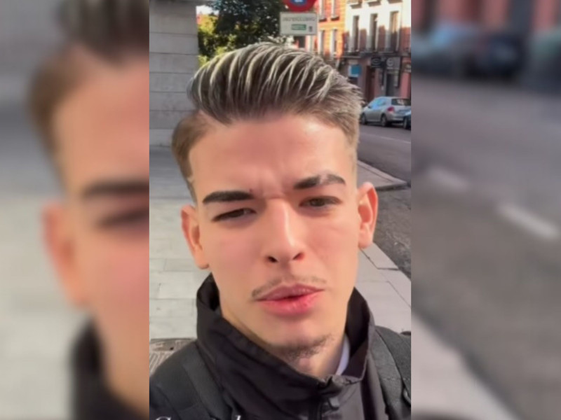 Un joven madrileño se desplaza al centro de la capital y los turistas alucinan por lo que hace en plena calle: "Se acerca..."