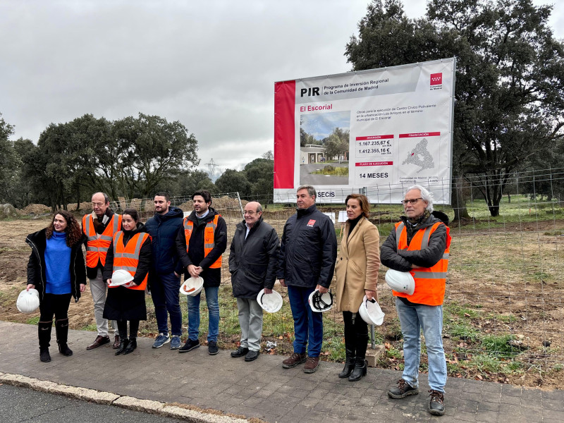 Visita a los terrenos donde se levanta el Centro Cívico en Los Arroyos