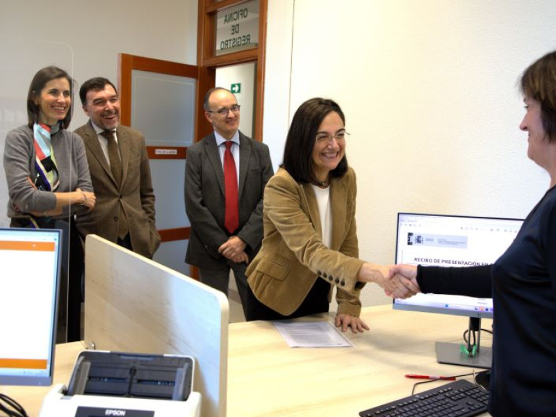 Conchi López presentando su candidatura al rectorado de la UC