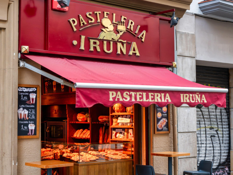 Fachada de Pastelera Iruna en la calle de Pamplona