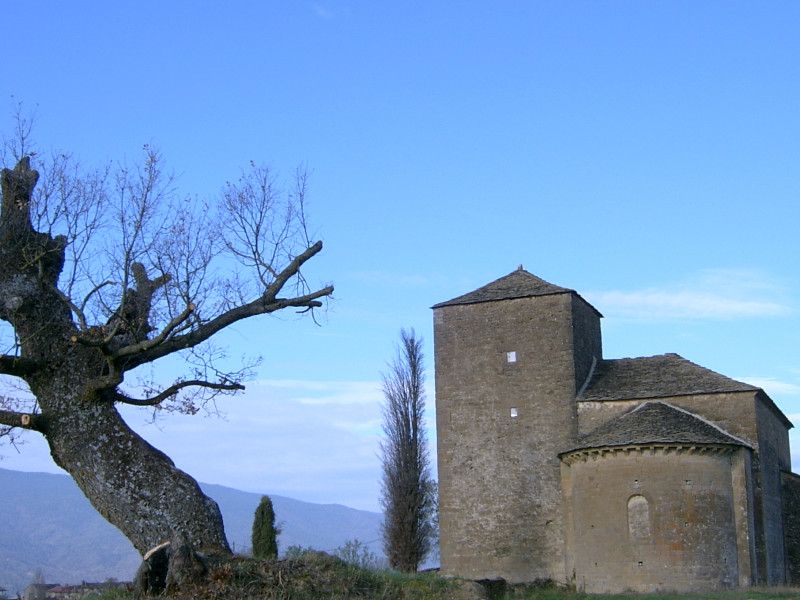 Imagen de la Iglesia de San Miguel, en Latre.