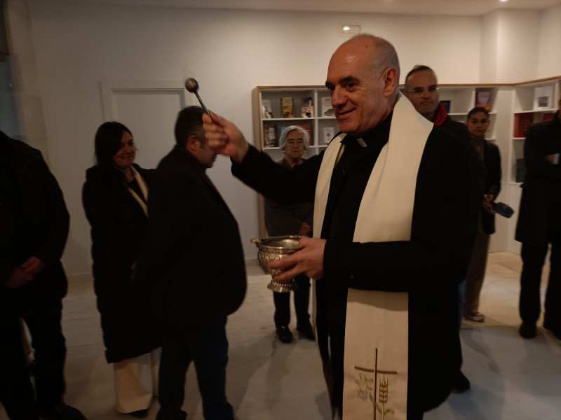 Arturo Ros bendiciendo el Bastión de la Catedral