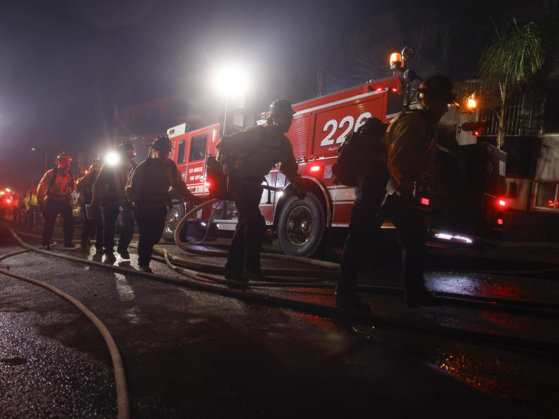 Cuerpo de bomberos preparados para intervenir en Hollywood Hills