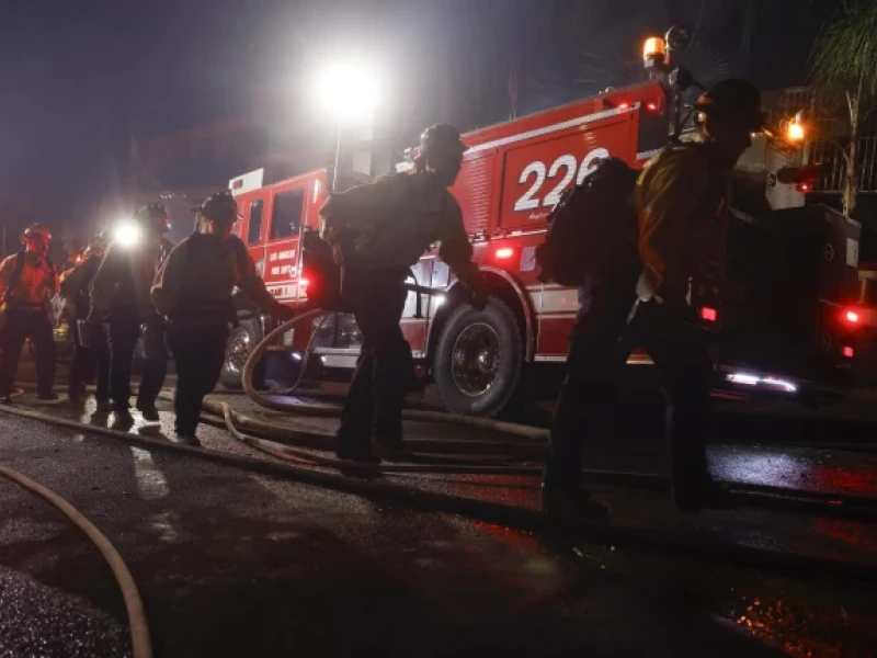 Cuerpo de bomberos preparados para intervenir en Hollywood Hills