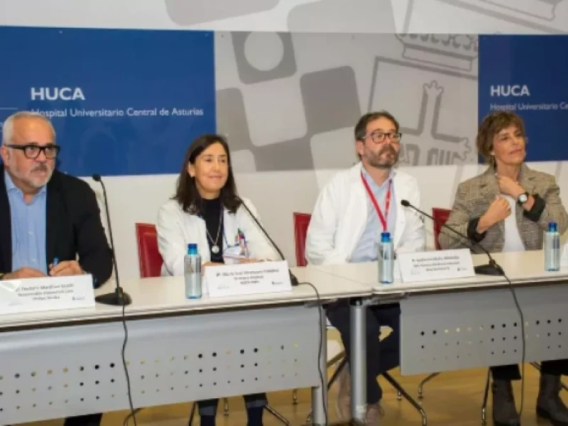 El jefe de la UCI del HUCA, la directora, el responsable de Connected Care Philips Ibérica y la directora de la Fundación Musical 'Ciudad de Oviedo'