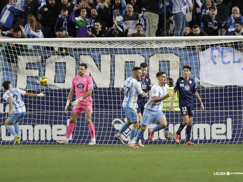 Chupete celebra su primer gol con el Málaga