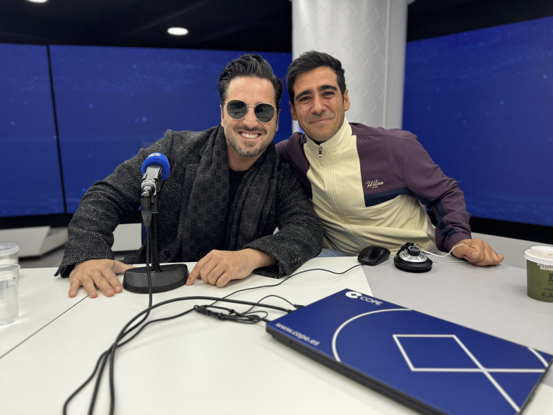 David Bustamante con Alberto Herrera en el estudio de COPE