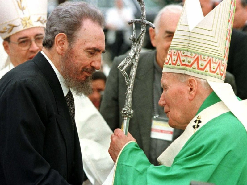 Juan Pablo II y Fidel Castro en el viaje del Sumo Pontífice a Cuba en 1998