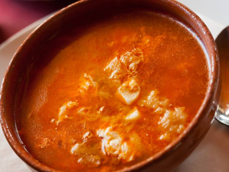 Sopa de Ajo: un clásico de la gastronomía popular para combatir los días fríos